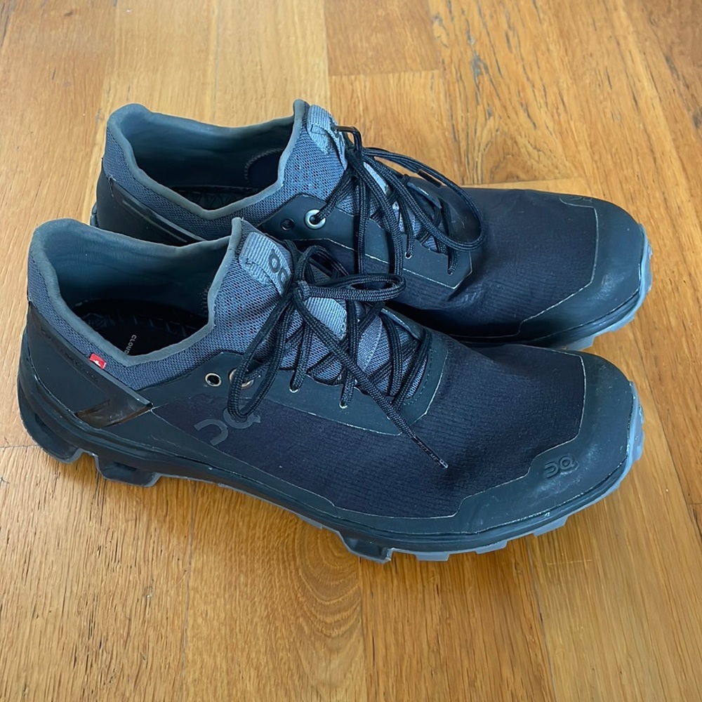 Black on-cloud sneakers